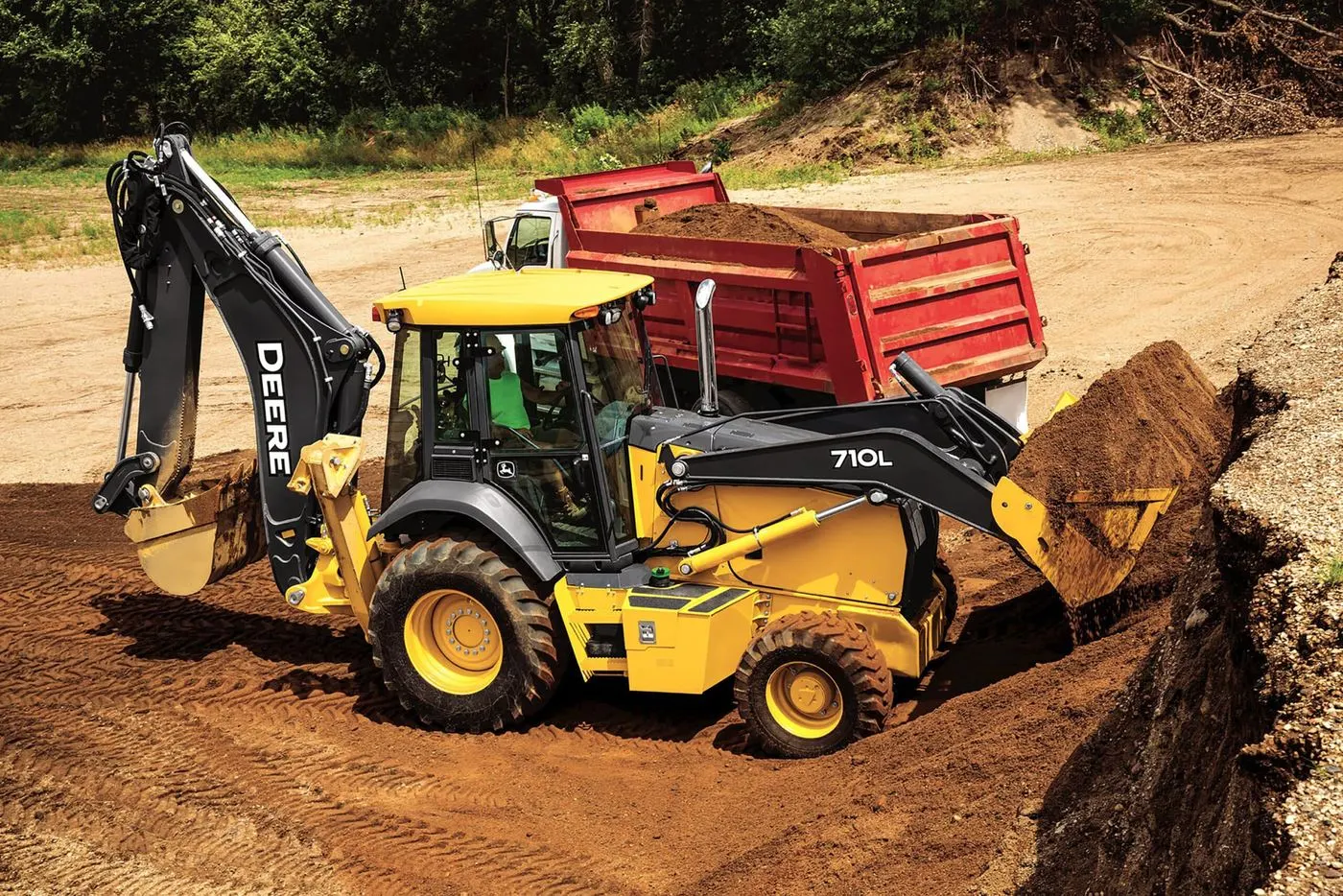 6. John Deere 710L – potężna koparko-ładowarka do ciężkich zadań