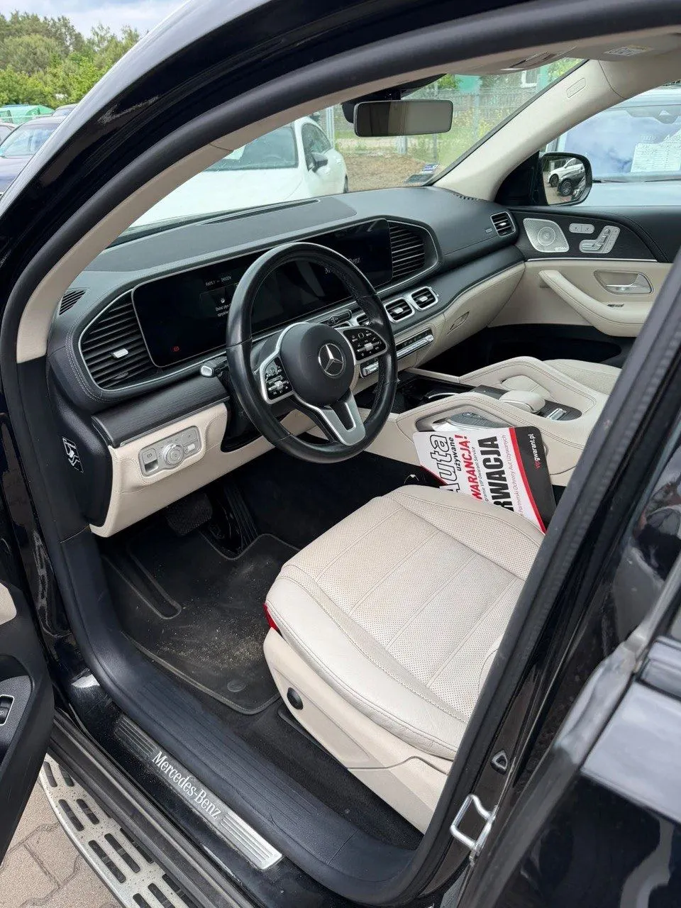 Siedem kontenerów, wózek widłowy, Mercedes GLE