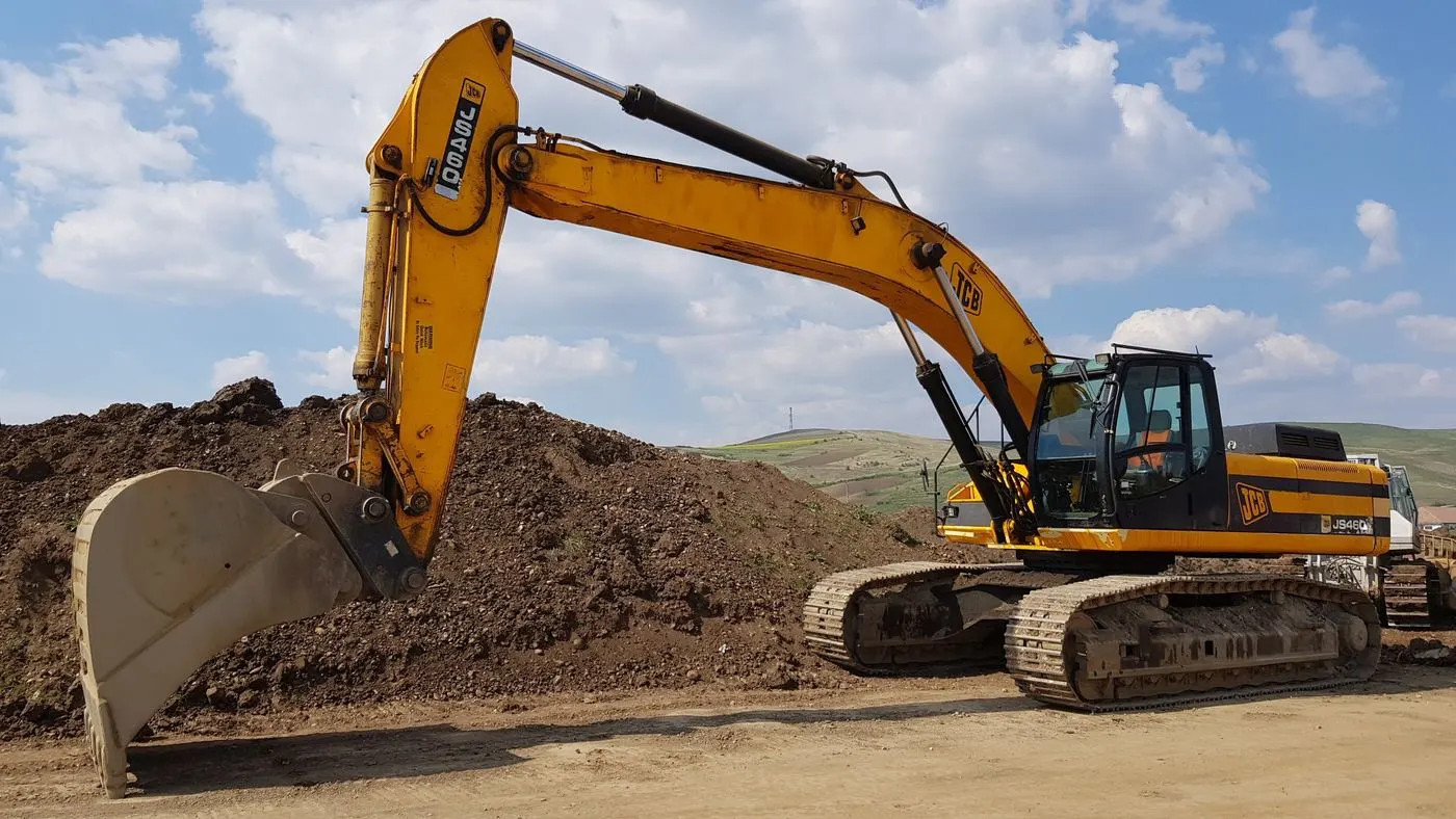 4. JCB JS460