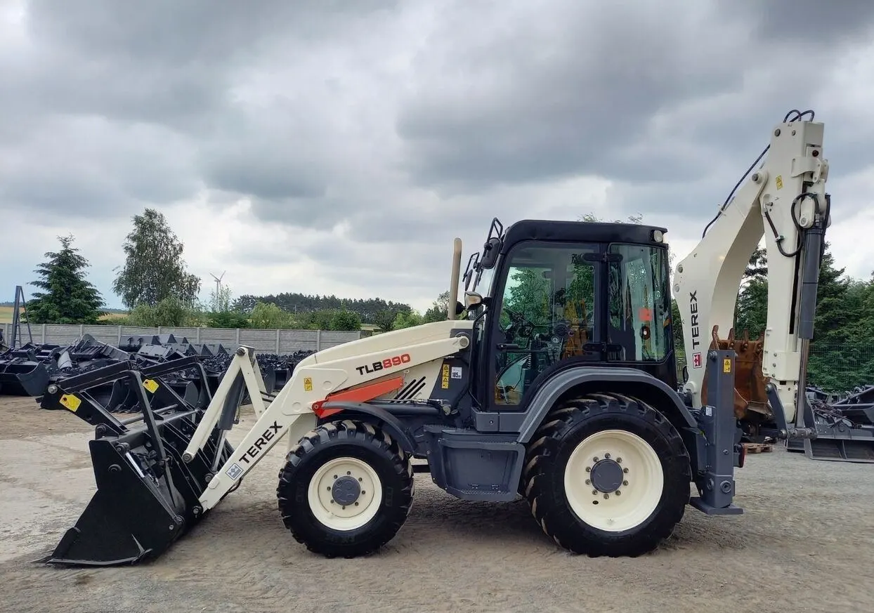 9. Terex TLB 890 – wytrzymałość i siła uciągu
