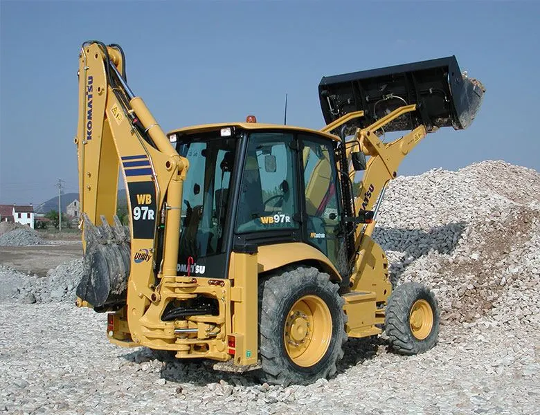 7. Komatsu WB97R-5 – japońska precyzja i niezawodność