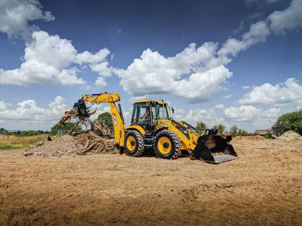 2. JCB 5CX PRO – wszechstronność i siła