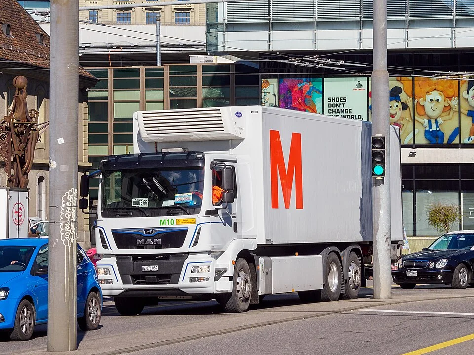 Samochód ciężarowy MAN TGM z zabudową skrzyniową