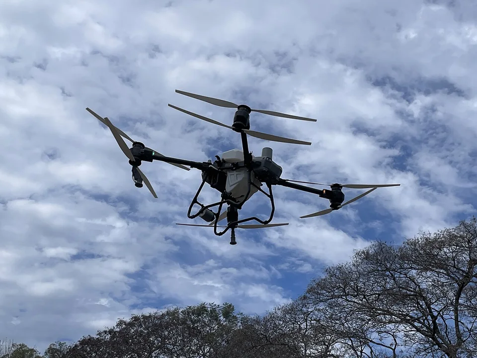 Dron rolniczy DJI Agras